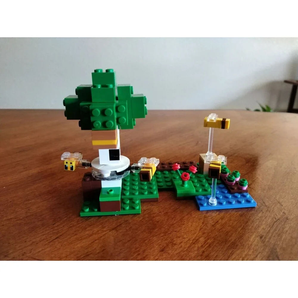 LEGO 21241 Minecraft The Bee Cottage : Tree Area with Bees ONLY